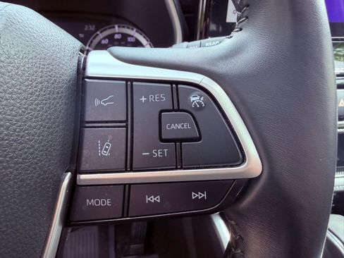 Used 2024 Toyota Highlander XSE image 24