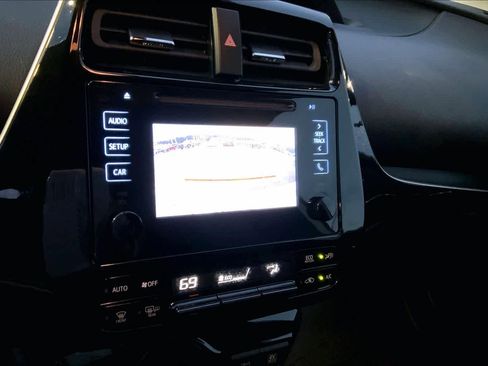 Used 2019 Toyota Prius XLE image 28