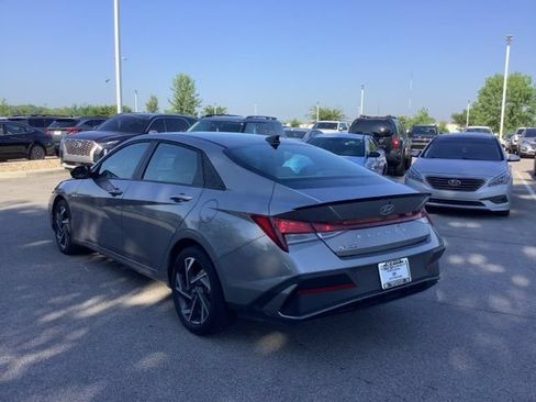 Used 2025 Hyundai Elantra Sport w/ Cargo Package FWD image 7