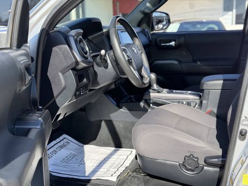 Used 2018 Toyota Tacoma TRD Sport w/ Technology Package RWD image 17