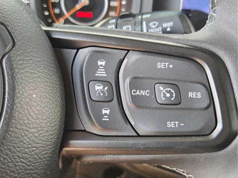 Used 2025 Jeep Wrangler Sport AWD/4WD image 32
