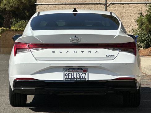Used 2023 Hyundai Elantra Limited w/ Cargo Package FWD image 4
