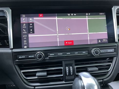 Used 2020 Porsche Macan image 23