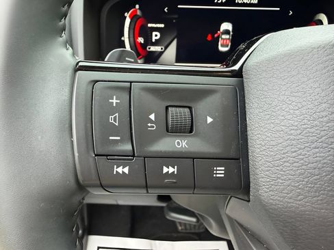 Used 2025 Nissan Rogue SL w/ Tech Package AWD/4WD image 18