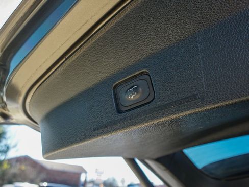 Used 2018 Ford Explorer XLT w/ Equipment Group 202A image 11