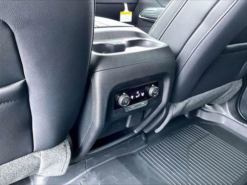 New 2026 Chevrolet Traverse LT image 18