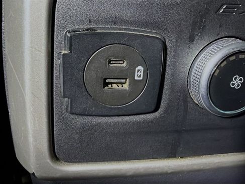 Used 2022 Ford Expedition XLT image 29