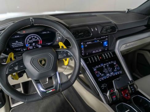 Used 2019 Lamborghini Urus image 24