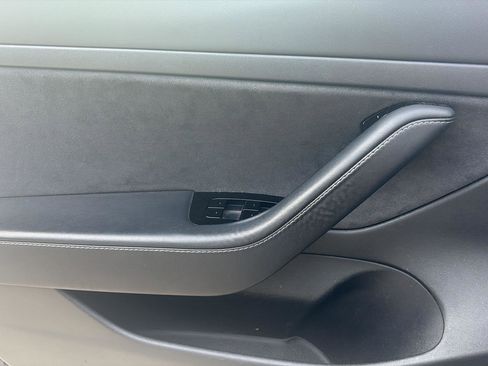 Used 2020 Tesla Model 3 Standard Range image 11