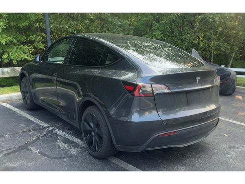 Used 2025 Tesla Model Y Long Range RWD image 4