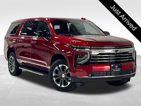 Used 2026 Chevrolet Suburban LT w/ Comfort Package AWD/4WD image 1