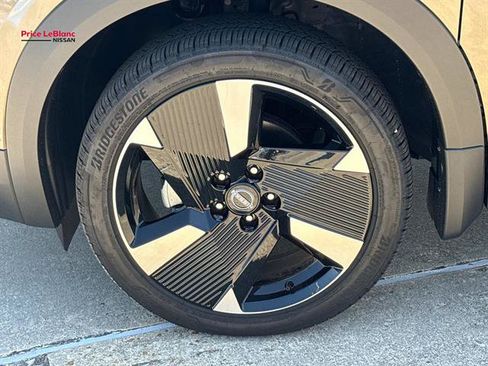Certified 2025 Nissan Kicks SR FWD image 4