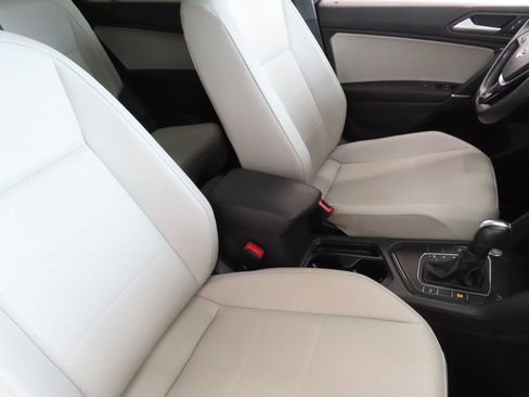 Used 2020 Volkswagen Tiguan SE R-Line image 28