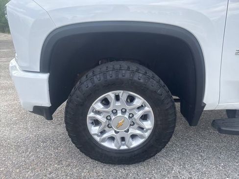 Used 2023 Chevrolet Silverado 2500 High Country w/ Z71 Off-Road Package AWD/4WD image 45