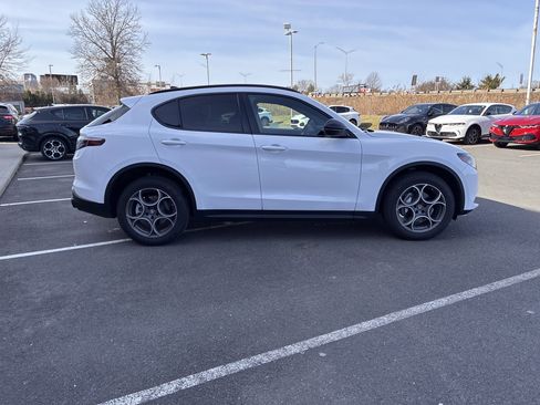 New 2026 Alfa Romeo Stelvio Sprint image 5