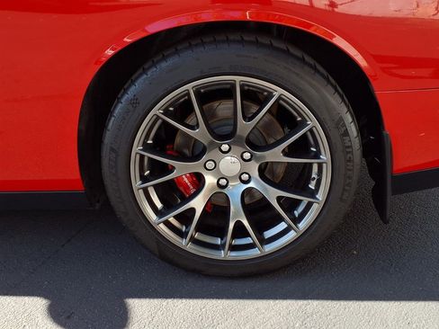 Used 2016 Dodge Challenger SRT image 4