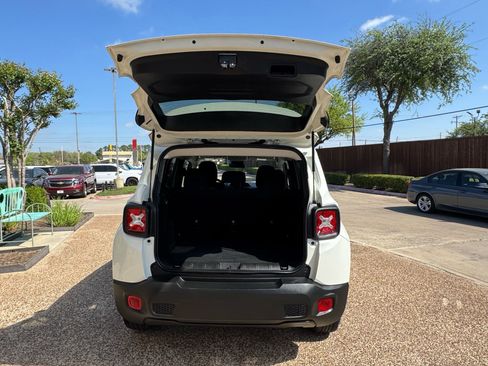 Used 2021 Jeep Renegade Sport image 15