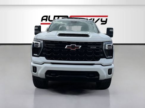 Used 2024 Chevrolet Silverado 2500 ZR2 w/ Technology Package AWD/4WD image 2