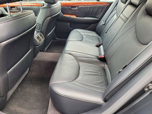 Used 2004 Lexus LS 430 RWD image 8