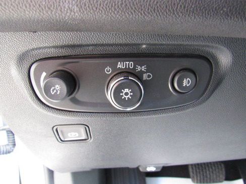 Used 2024 GMC Terrain SLT AWD/4WD image 11