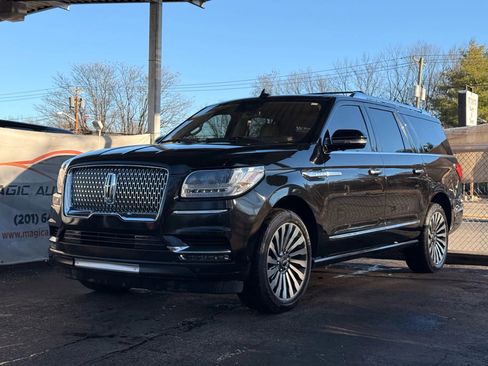Used 2018 Lincoln Navigator L Reserve w/ Technology Package image 3