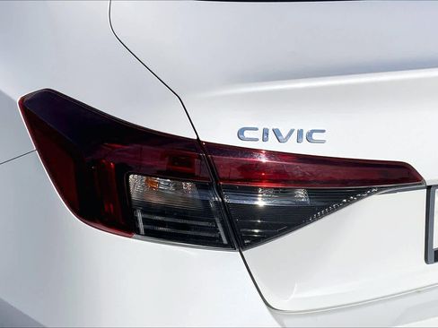 Used 2025 Honda Civic Sport image 29