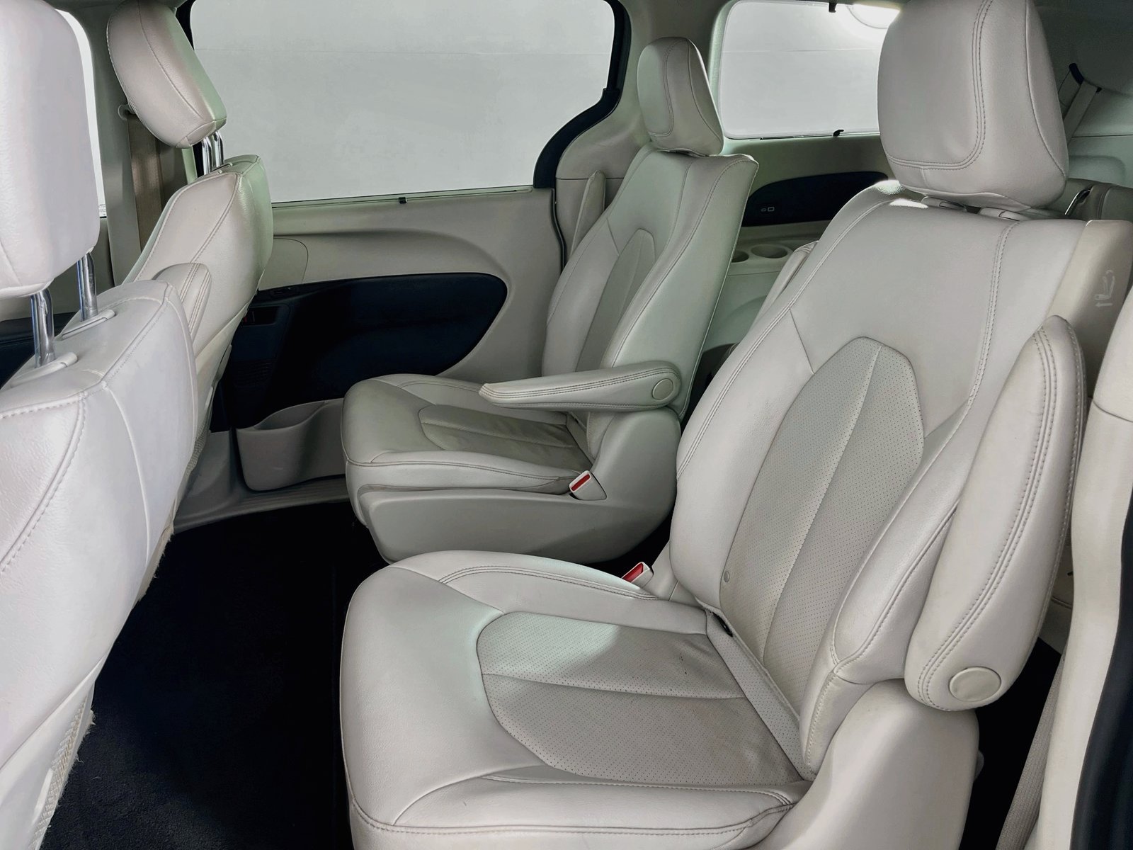 Used 2021 Chrysler Pacifica Touring-L FWD image 31