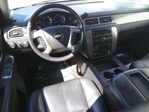 Used 2011 Chevrolet Avalanche LT image 12