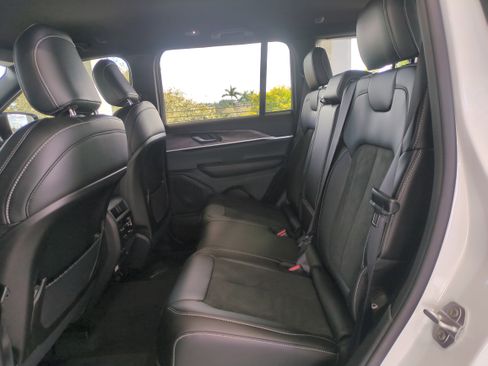 New 2026 Jeep Grand Cherokee Altitude image 15