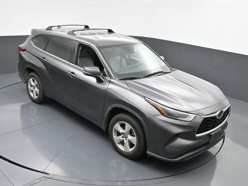 Used 2021 Toyota Highlander L image 28