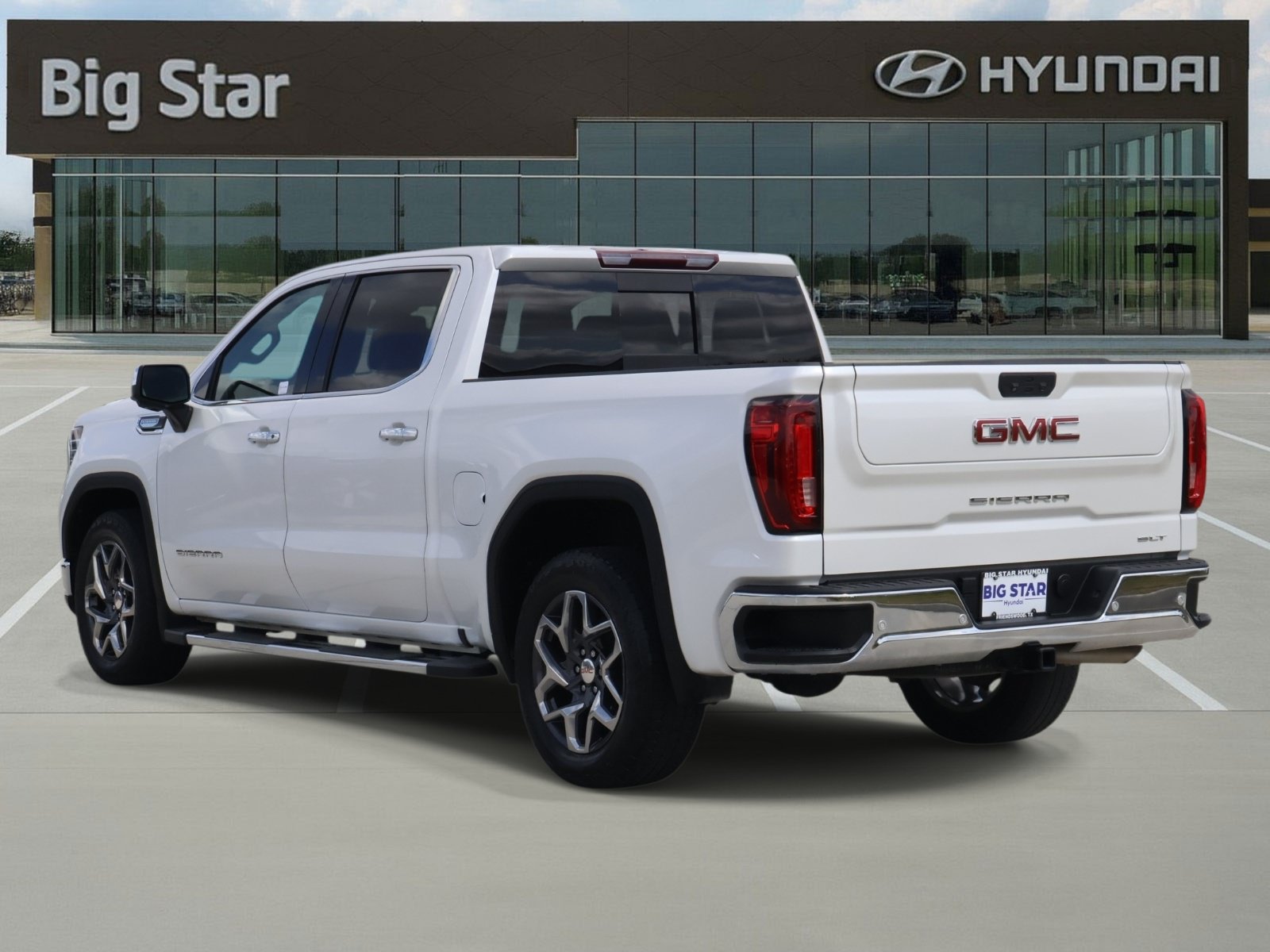 Used 2022 GMC Sierra 1500 SLT RWD image 3