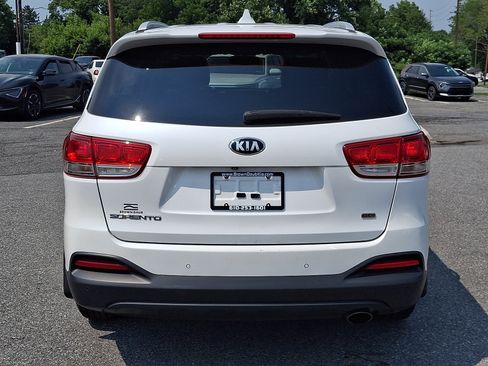 Used 2017 Kia Sorento FWD w/ LX Convenience Package image 5