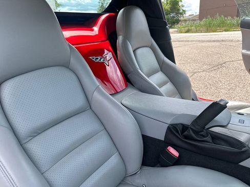 Used 2005 Chevrolet Corvette Convertible w/ Preferred Equipment Group RWD image 24