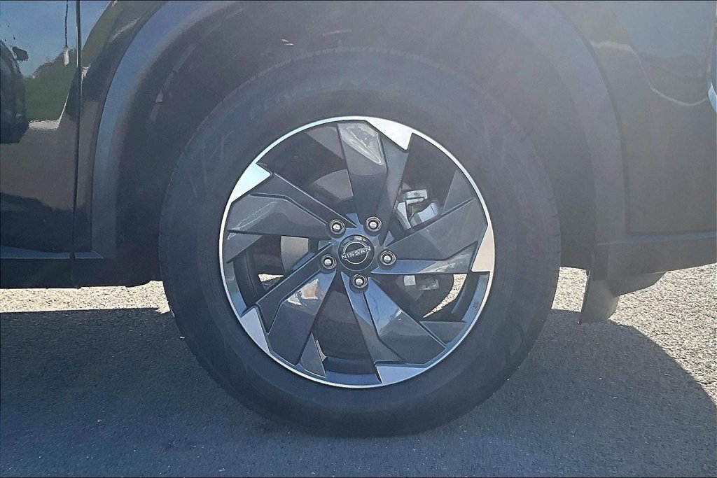 Used 2025 Nissan Rogue SV AWD/4WD image 9