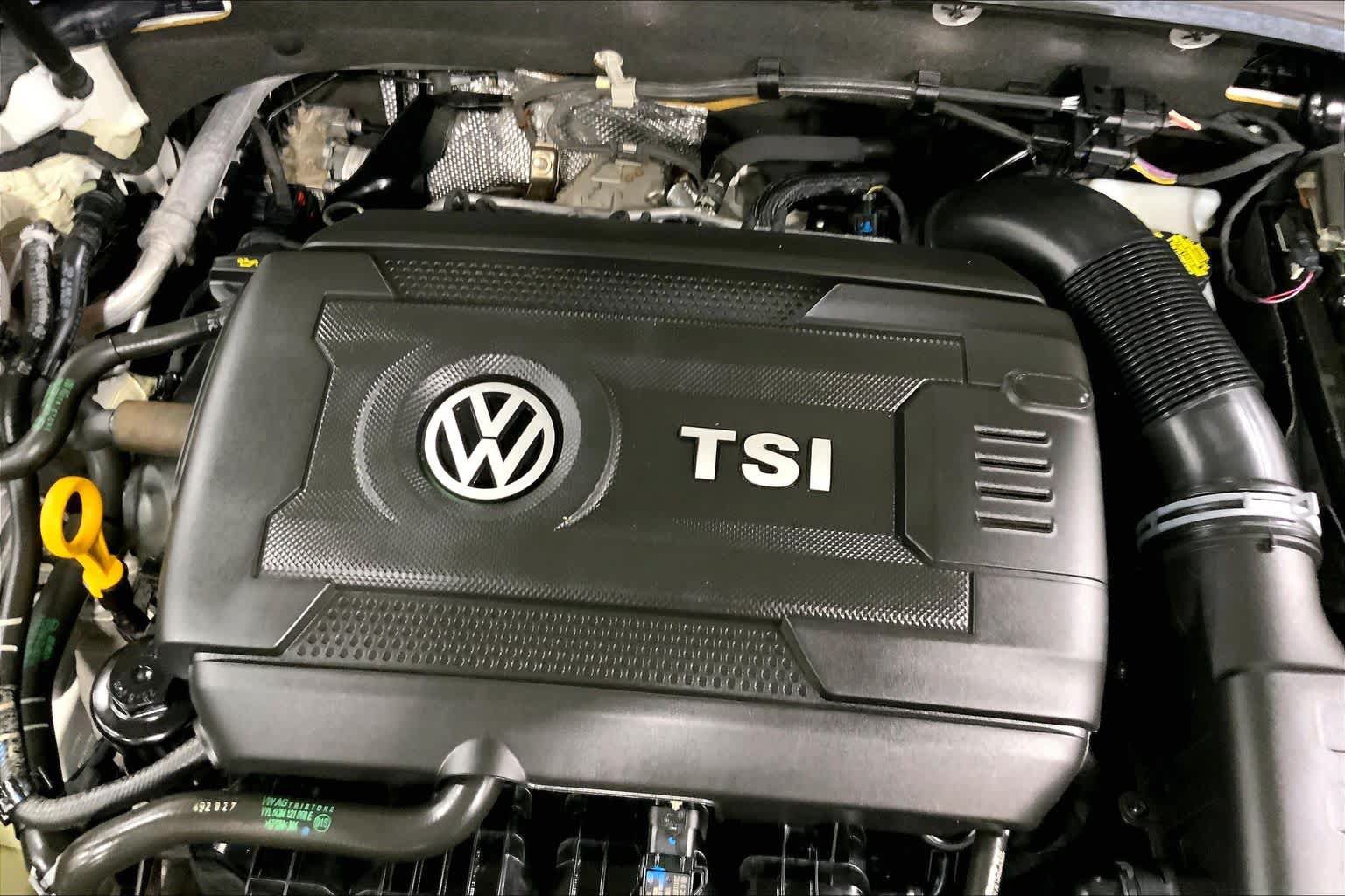 Used 2021 Volkswagen GTI SE FWD image 33
