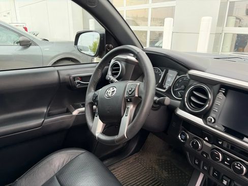 Used 2022 Toyota Tacoma Limited w/ Nightshade Package AWD/4WD image 12
