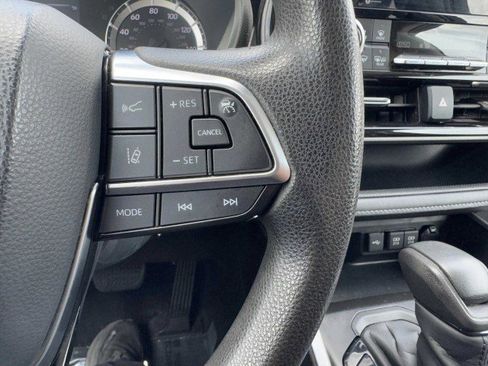 Used 2020 Toyota Highlander L image 26