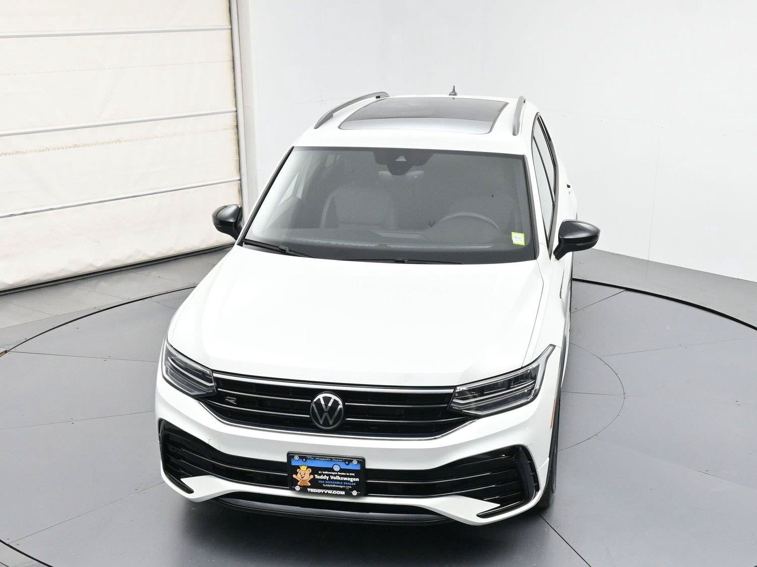 Certified 2024 Volkswagen Tiguan SE R-Line AWD/4WD image 36