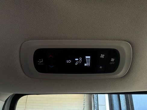 Used 2024 Chrysler Voyager LX FWD image 14