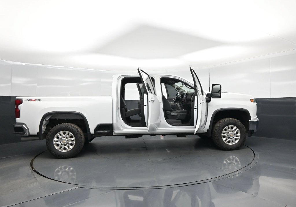 Used 2021 Chevrolet Silverado 2500 LT w/ Fleet Comfort Package AWD/4WD image 4