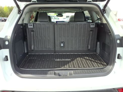 New 2026 Toyota Highlander Limited image 6