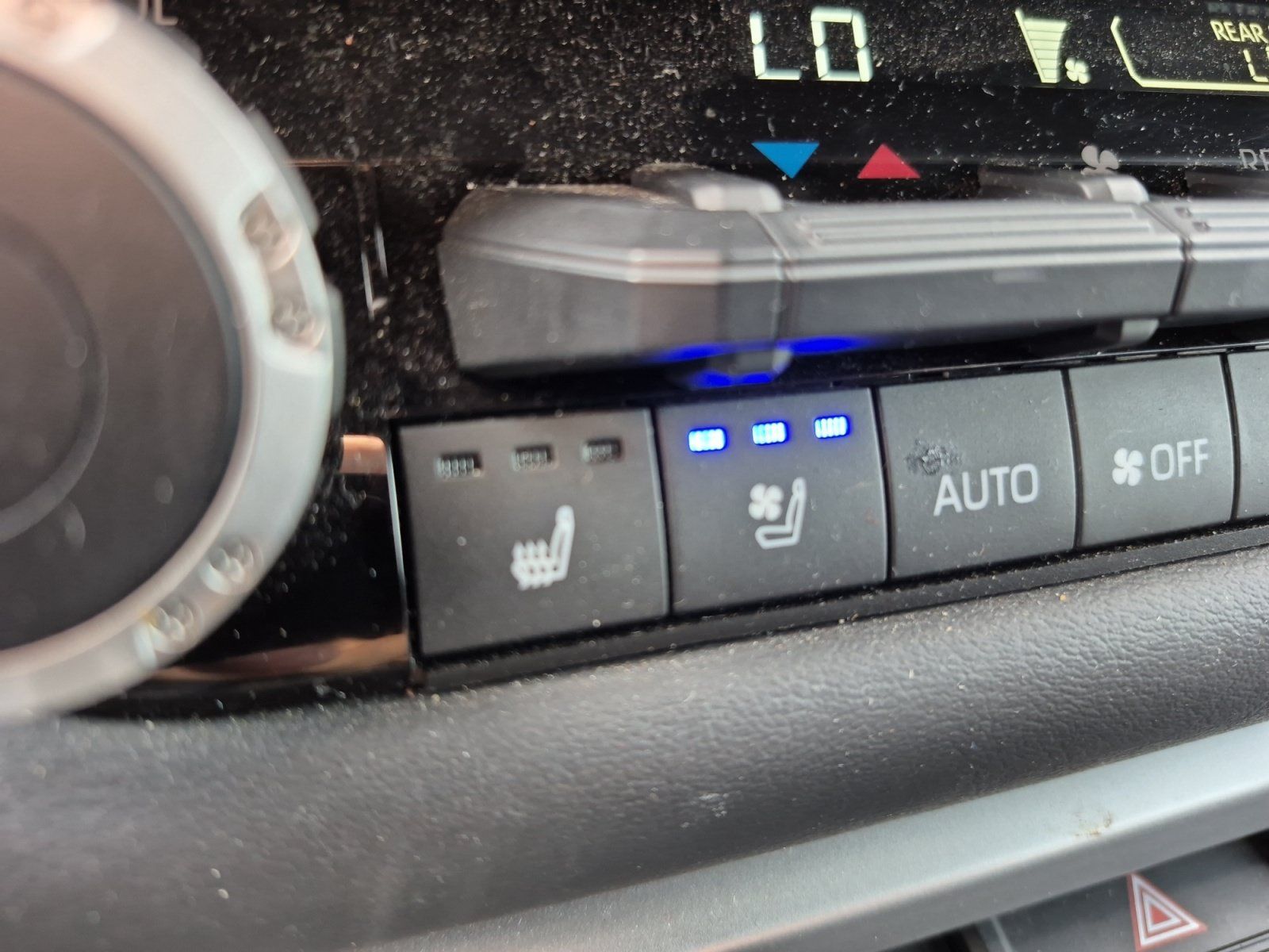 Used 2025 Toyota Sequoia Platinum AWD/4WD image 34