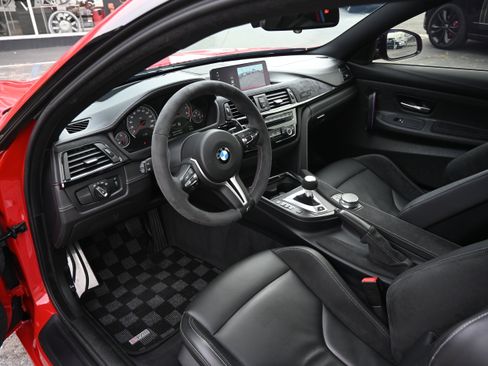Used 2020 BMW M4 CS w/ Executive Package RWD image 32