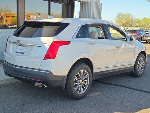 Used 2017 Cadillac XT5 Luxury w/ Driver Awareness Package image 9