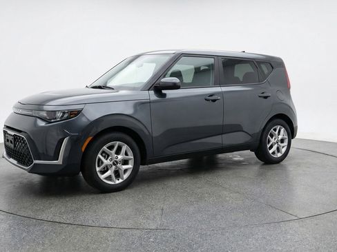 Used 2025 Kia Soul LX w/ LX Technology Package FWD image 3