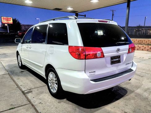 Used 2008 Toyota Sienna XLE image 3