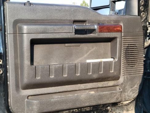 Used 2010 Ford F350 Lariat image 7