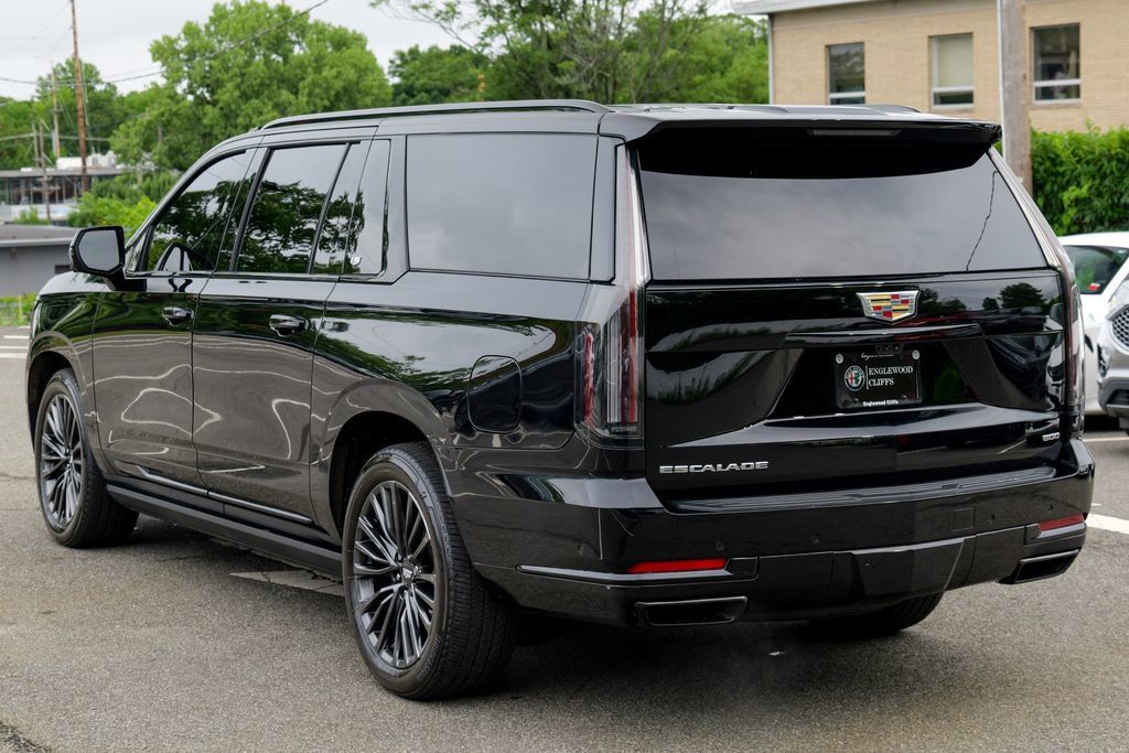 Used 2025 Cadillac Escalade ESV Sport Platinum AWD/4WD image 5