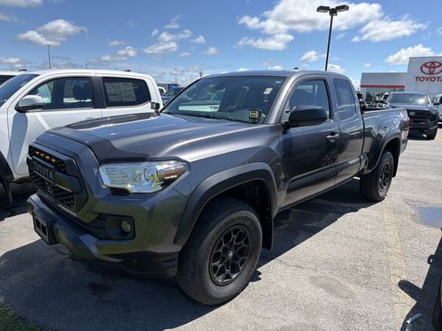 Used 2021 Toyota Tacoma SR w/ SX Package AWD/4WD image 4