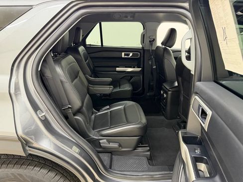 Used 2022 Ford Explorer XLT w/ Equipment Group 202A AWD/4WD image 15